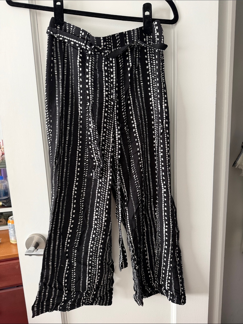 cupcakes & cashmere Black and White Striped Wide-Leg Capris